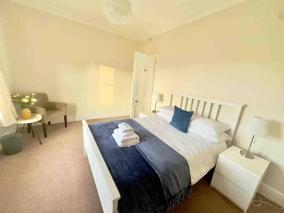 Spacious & Bright 3 Bed Harrogate Apartment 0*,  Velká Británie