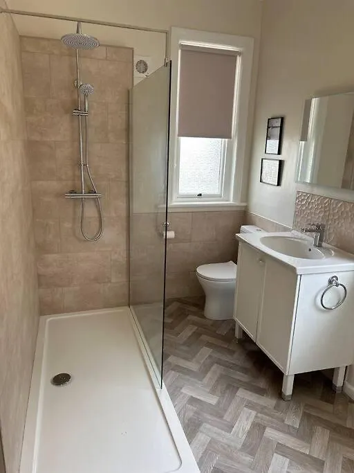 Spacious & Bright 3 Bed Harrogate Apartment